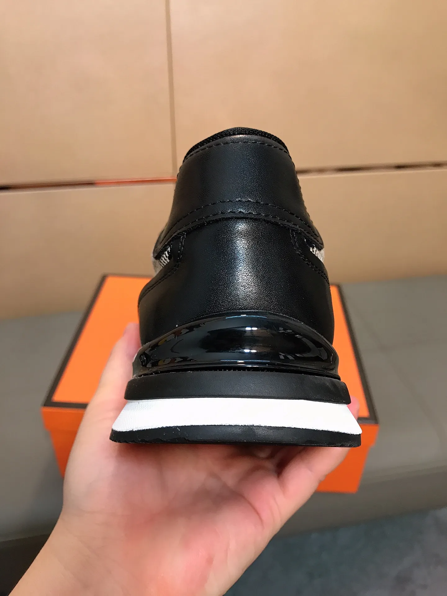 Factory price 400 👟👟💥[GUCCI] Gucci men’s casual shoes are absolutely popular 🔥The ultimate matching item for trendy men! Irresistible charm of super texture, the main recommendation, the upper is made of high-quality cowhide + brand printed fabric, sheepskin lining + feet, wear-resistant rubber sole, noble and elegant! Extremely comfortable🎁🎁You can be as handsome as you want💪 Size: 38-44!